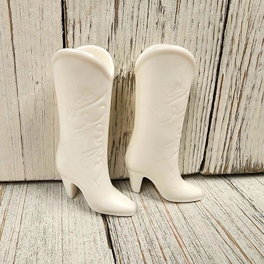 Elegant White Women's Cowboy Boots